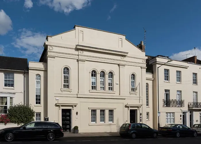 19 Chapel Court